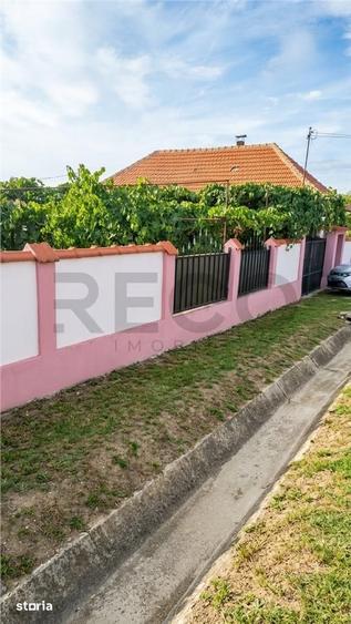 Casă cu 2 camere decomandat cu Teren 1742 Mp în Husasău de Tinca