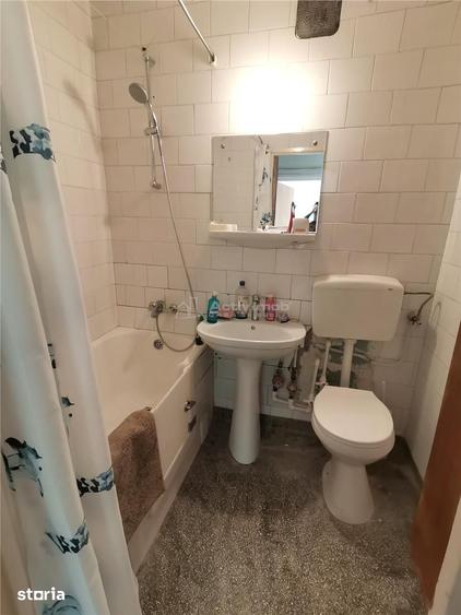 Apartament cu 3 camere decomandat în Alexandriei