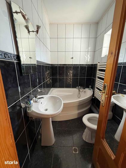 Casă cu 5 camere cu Teren 280 Mp în Central