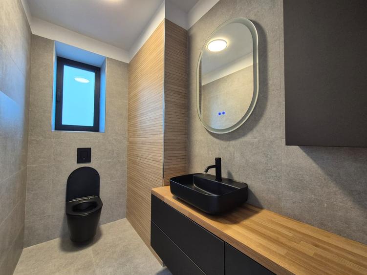 Casă individuală cu 5 camere cu Canalizare în Odăi