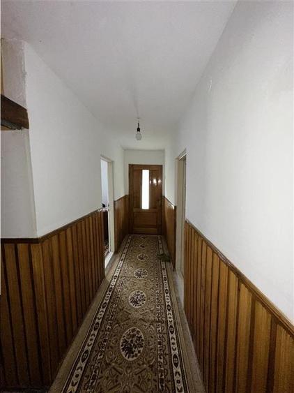 Casă individuală cu 6 camere cu Teren 750 Mp în Periferie