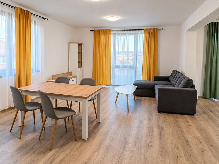 Casă cu 4 camere cu Garaj în Dâmbul Rotund