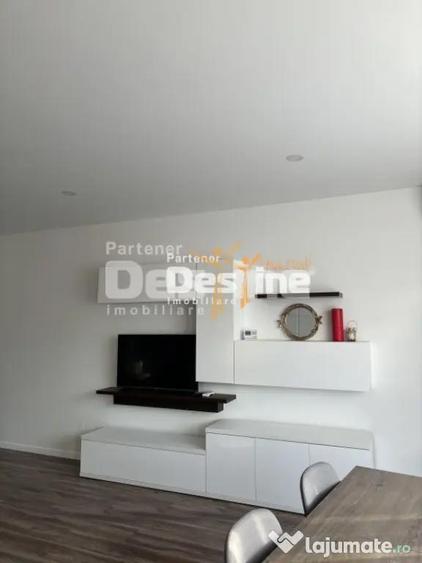 Apartament cu 2 camere decomandat, mobilat în Central