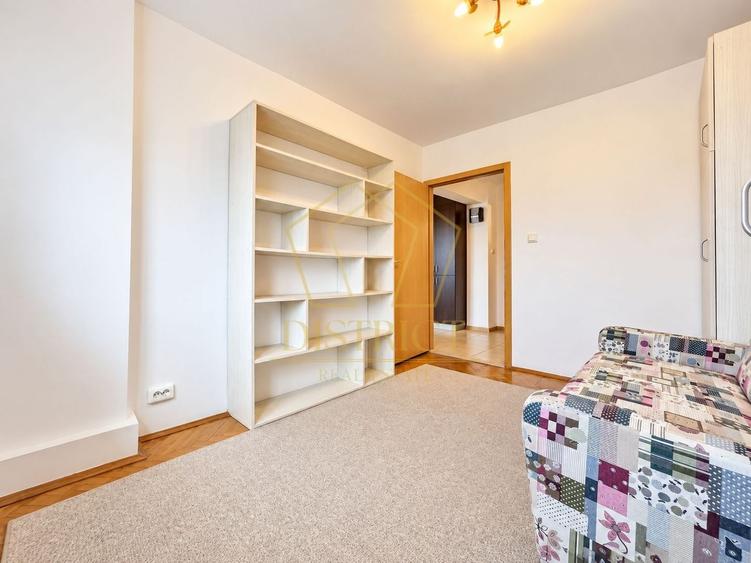 Apartament cu 3 camere decomandat, mobilat în Aradului