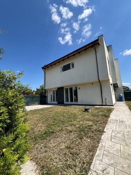 Casă individuală cu 3 camere cu Canalizare în Corbeanca