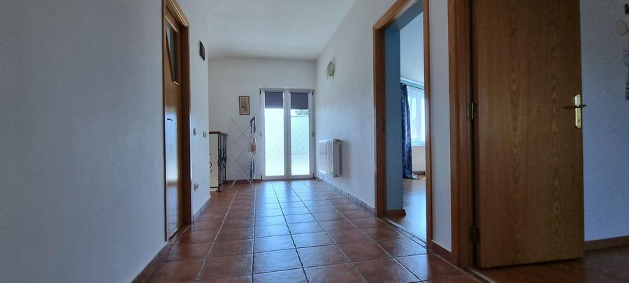 Casă individuală cu 4 camere cu Canalizare în Buda