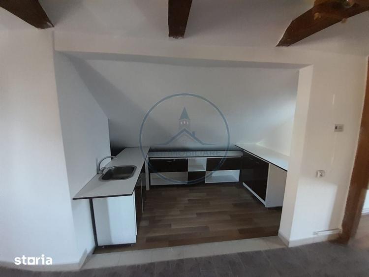 Casă cu 6 camere cu Teren 257 Mp în Independenței