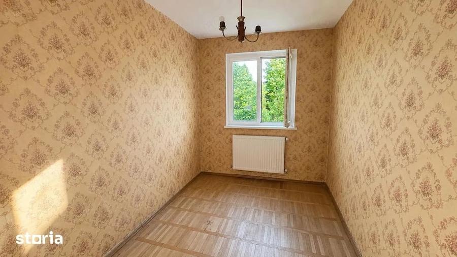 Apartament cu 3 camere semidecomandat în Km 4