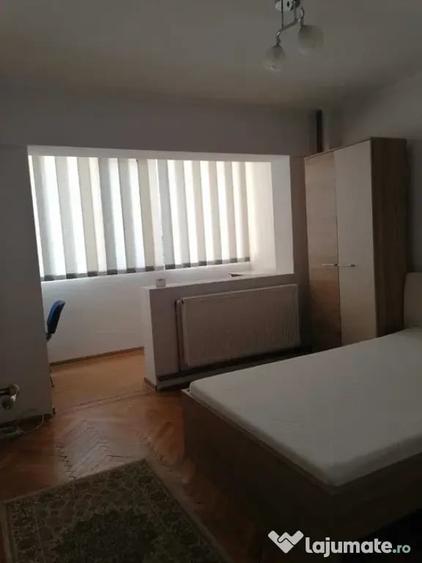 Apartament cu 3 camere decomandat în Traian