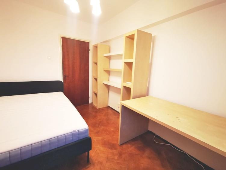 Apartament cu 3 camere decomandat în Lacul Tei
