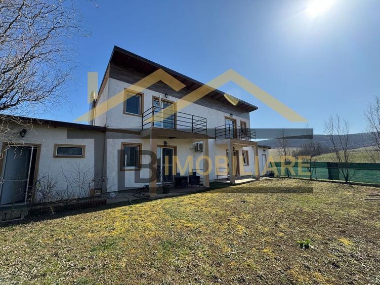 Casă individuală cu 3 camere cu Canalizare în Tofalău