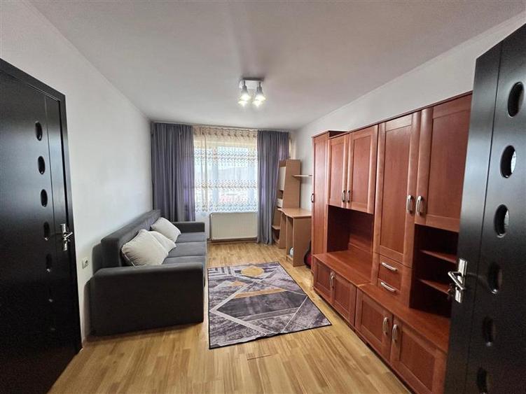 Apartament cu 2 camere semidecomandat în Moroasa 2