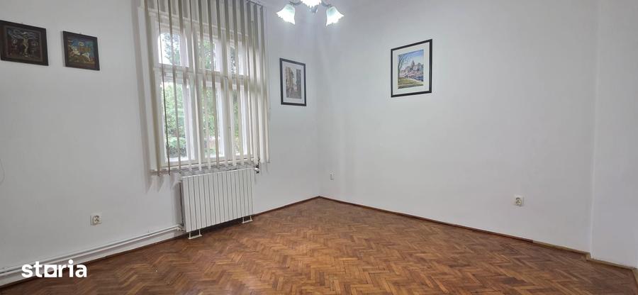 Casă cu 4 camere cu Teren 500 Mp în Far