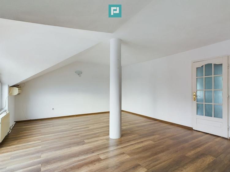 Duplex cu 5 camere cu Canalizare în Lipovei