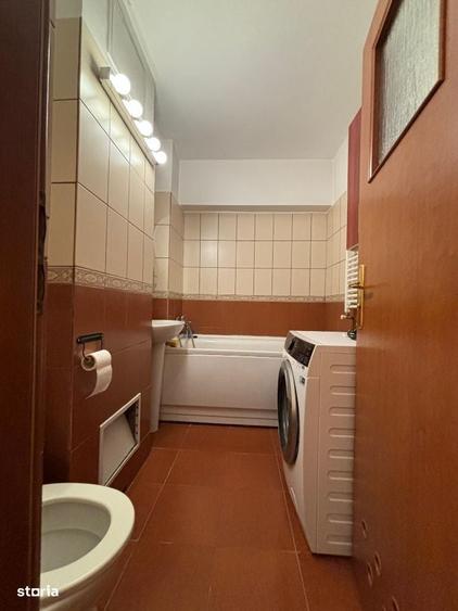 Apartament cu 4 camere decomandat în Rovine
