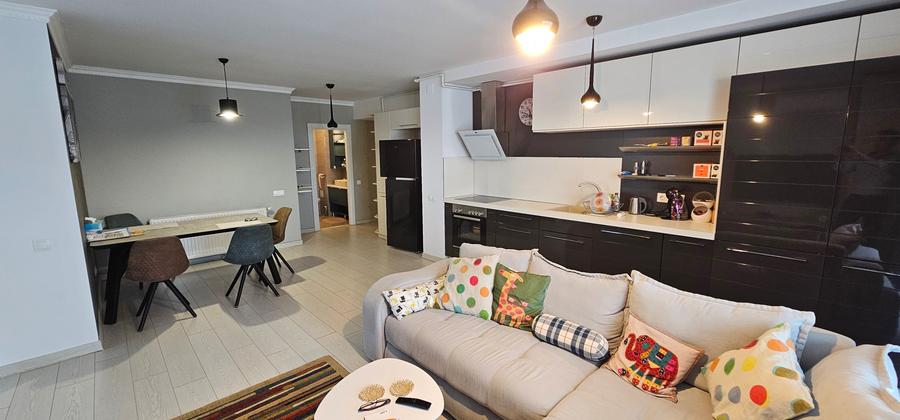 Apartament cu 3 camere semidecomandat în Panduri