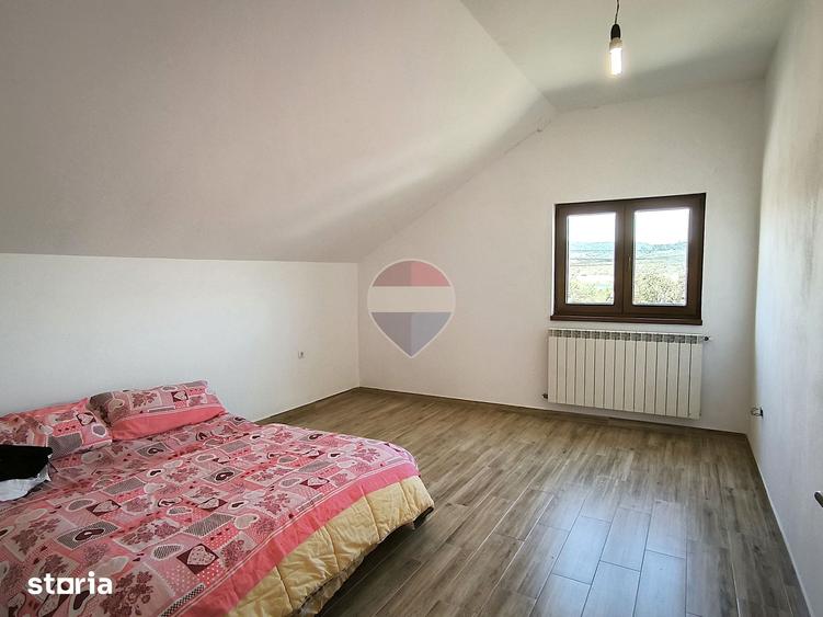 Casă cu 4 camere cu Teren 401 Mp în Hoghilag