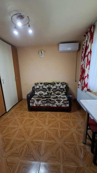 Apartament cu 3 camere decomandat în Micro 5