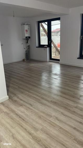 Casă cu 4 camere cu Teren 340 Mp în Malu Mare