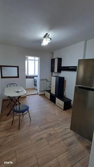 Apartament cu 2 camere semidecomandat în Craiovița Nouă