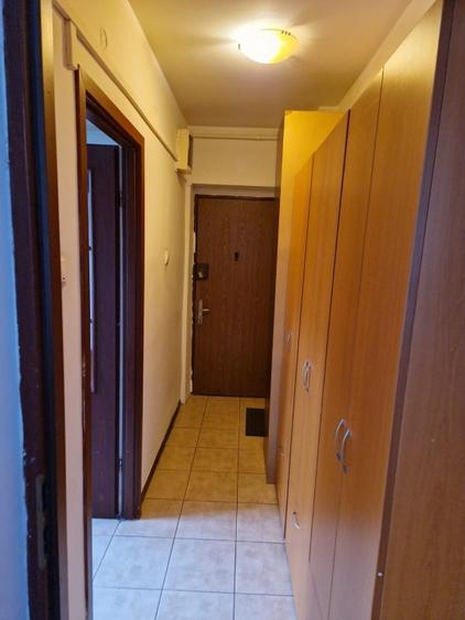 Apartament cu 3 camere semidecomandat, mobilat în Bucureștii Noi