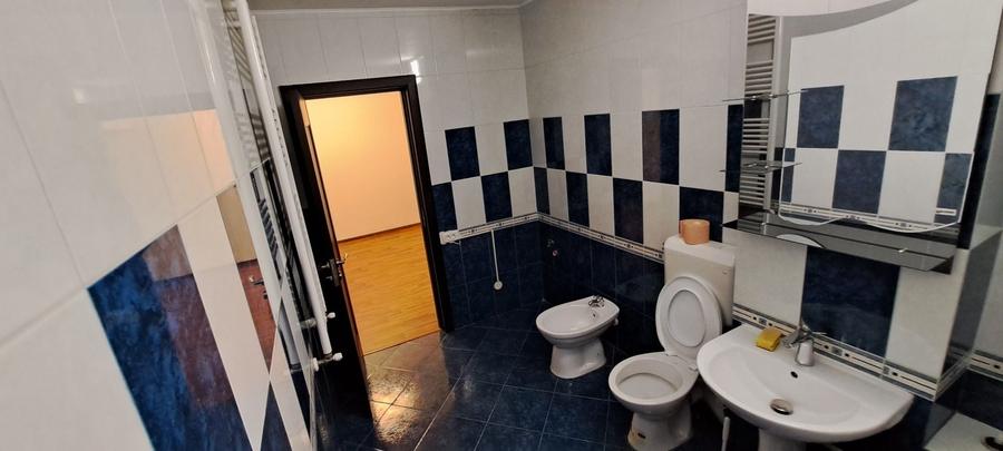 Apartament cu 2 camere decomandat în Liniștii