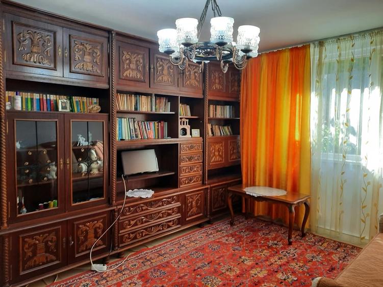 Apartament cu 3 camere decomandat în 1 Decembrie 1918