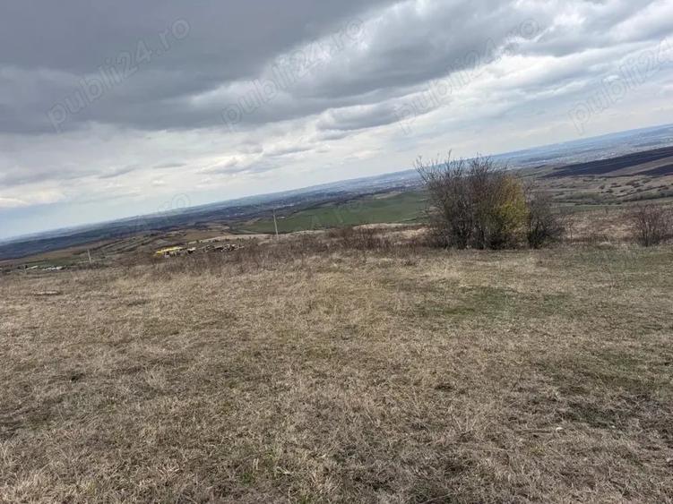 Teren de 2200 mp, în Săndulești