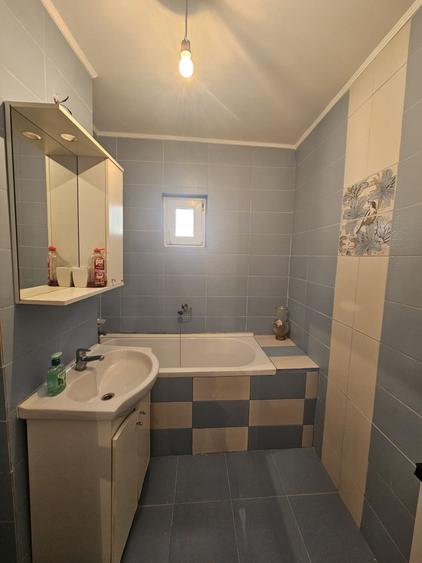 Apartament cu 3 camere decomandat în Iosia