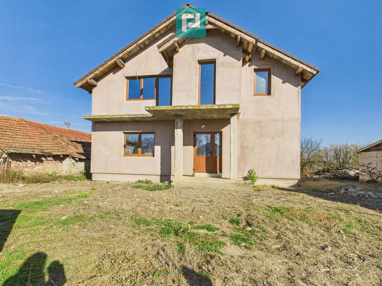 Casă individuală cu 6 camere cu Canalizare în Nădab