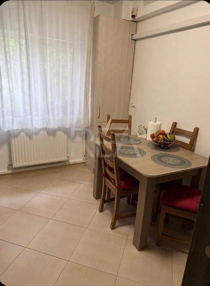 Apartament cu 4 camere semidecomandat, mobilat în Berceni