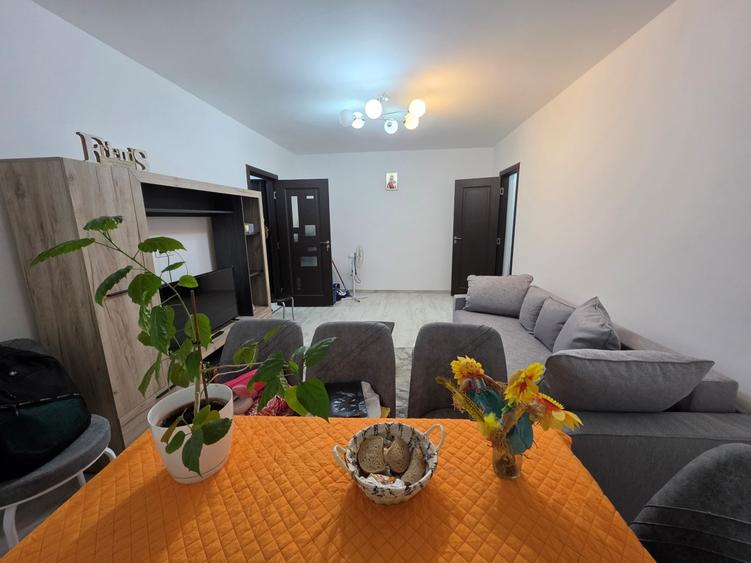 Apartament cu 2 camere semidecomandat în Giurgiului