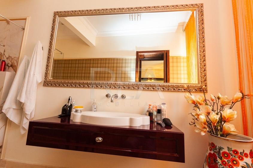 Apartament cu 6 camere decomandat, mobilat în Armeneasca