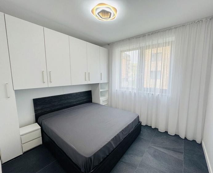 Apartament cu 3 camere semidecomandat în Chinteni