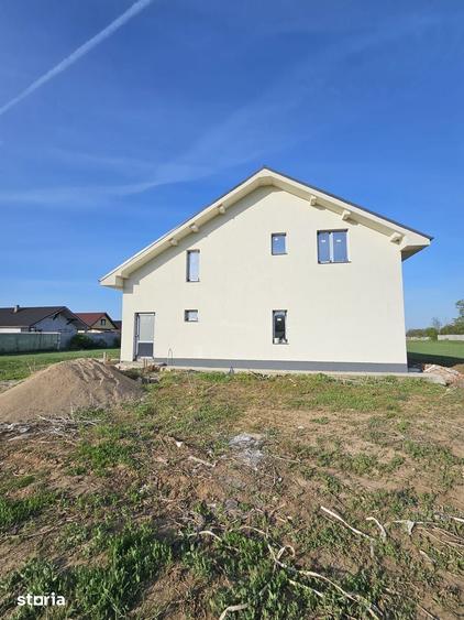 Casă cu 4 camere cu Teren 500 Mp în Oncea
