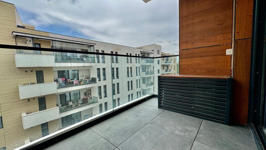 Apartament cu 2 camere semidecomandat în P-ta Presei Libere