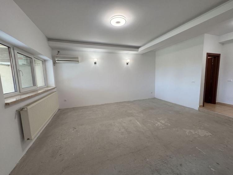 Casă cu 6 camere cu Canalizare în Central
