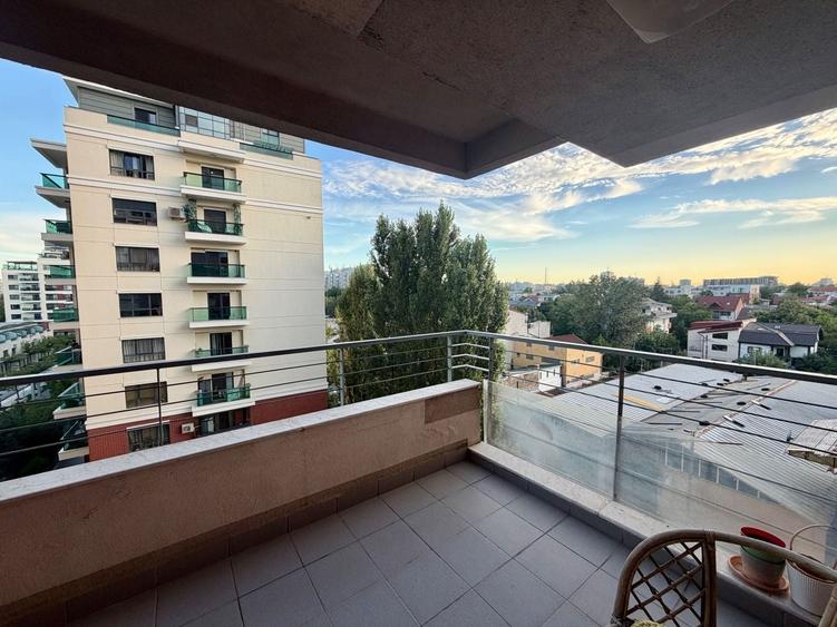 Apartament cu 3 camere decomandat în Tei