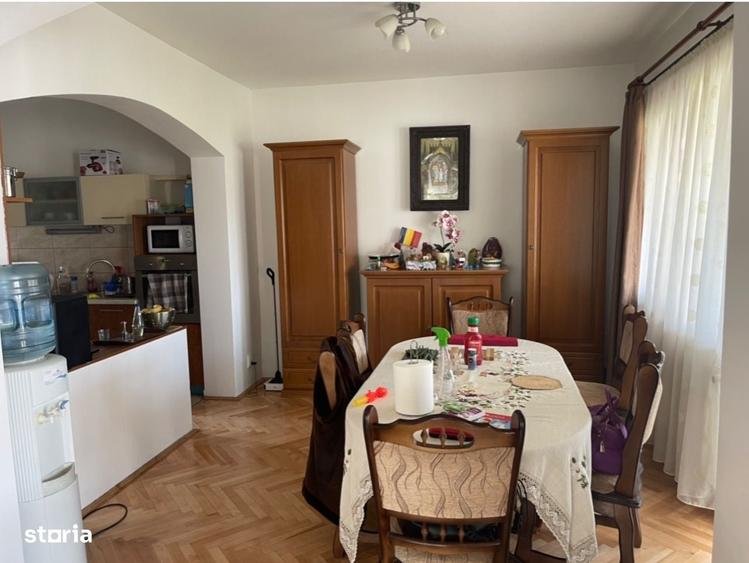 Casă cu 4 camere decomandat în Orlat