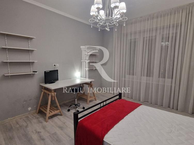 Apartament cu 3 camere decomandat, mobilat în Central