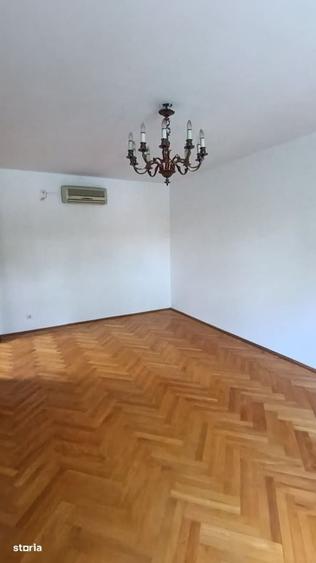 Apartament cu 4 camere în Primăverii