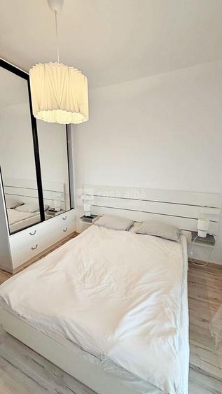 Apartament cu 3 camere semidecomandat, mobilat în Central