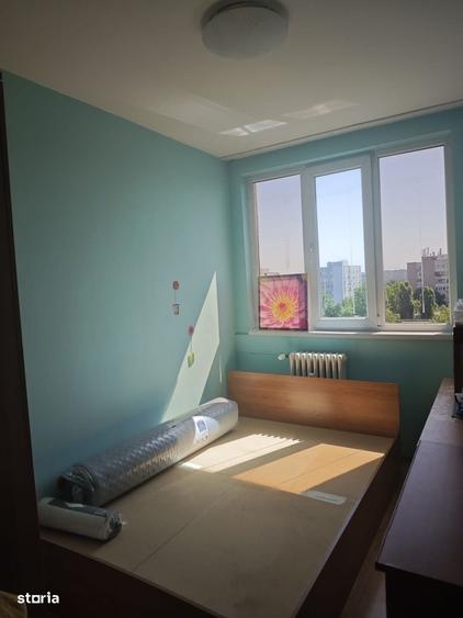 Apartament cu 3 camere semidecomandat în Drumul Taberei