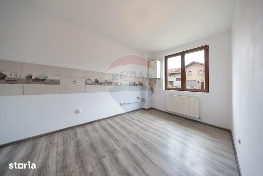 Casă cu 3 camere cu Teren 177 Mp în Sânpetru