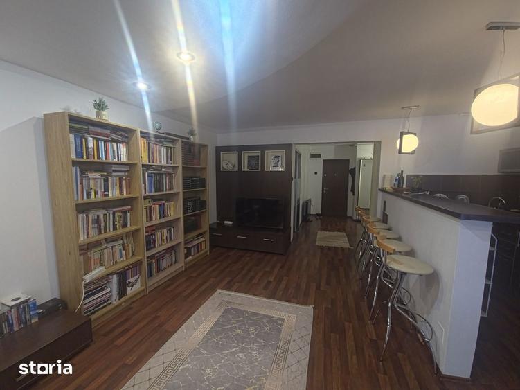 Apartament cu 3 camere decomandat, mobilat în Delfinariu
