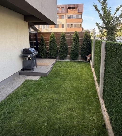 Apartament 3 camere cu curte - 1