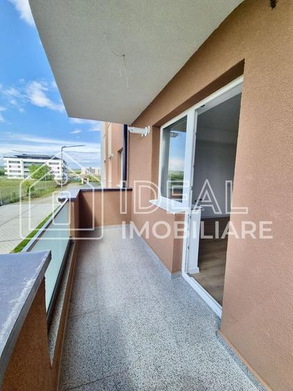 Apartament cu 3 camere decomandat în Exterior Vest