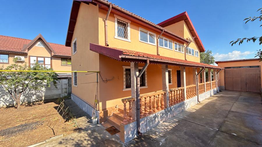 Casă individuală cu 6 camere cu Canalizare în Central