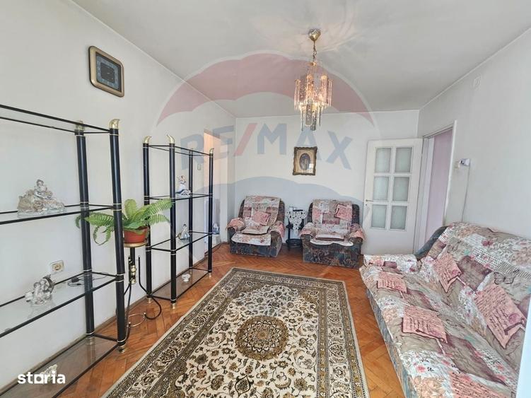 Apartament cu 3 camere semidecomandat în Central