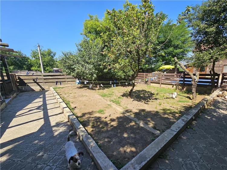 Casă cu 5 camere cu Piscina în Aroneanu